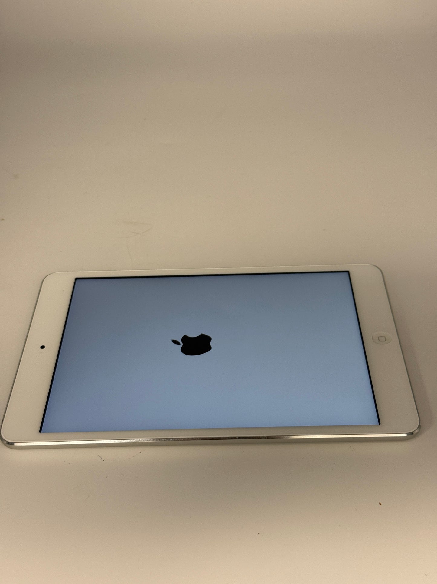 Apple iPad Mini (2nd Gen) A1489 - 16GB - WiFi - White - Used