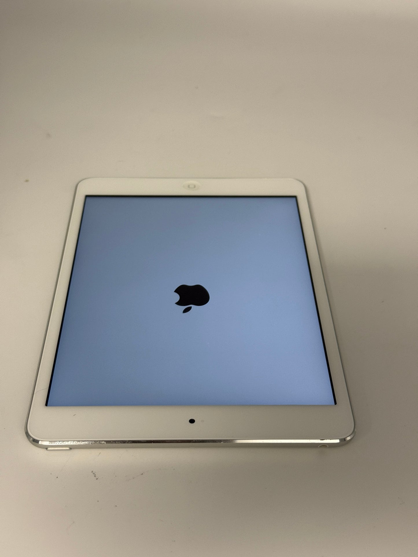 Apple iPad Mini (2nd Gen) A1489 - 16GB - WiFi - White - Used