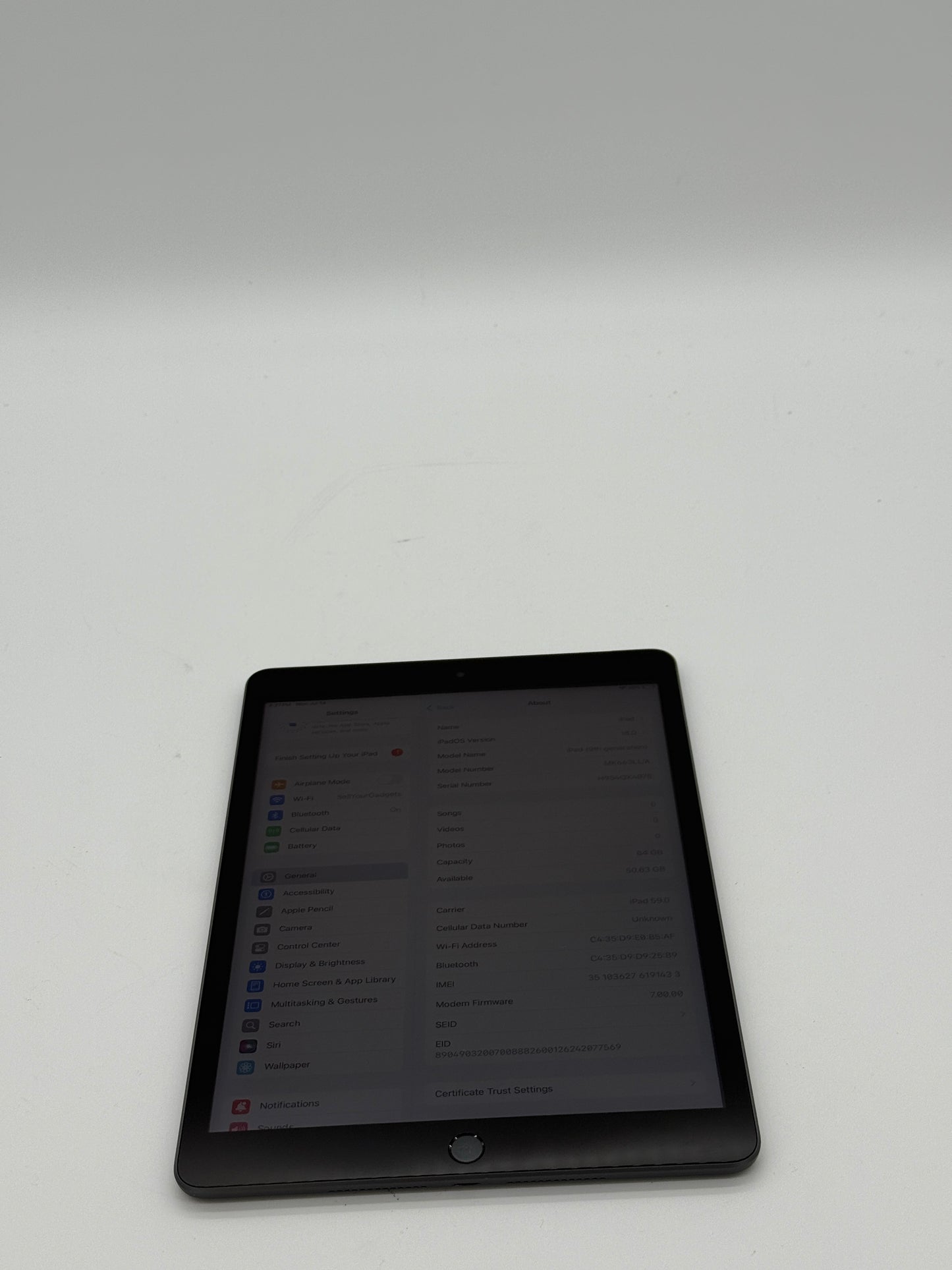 Apple iPad (9th Gen) A2603 - Space Gray - 64GB, Cellular, Unlocked - Used