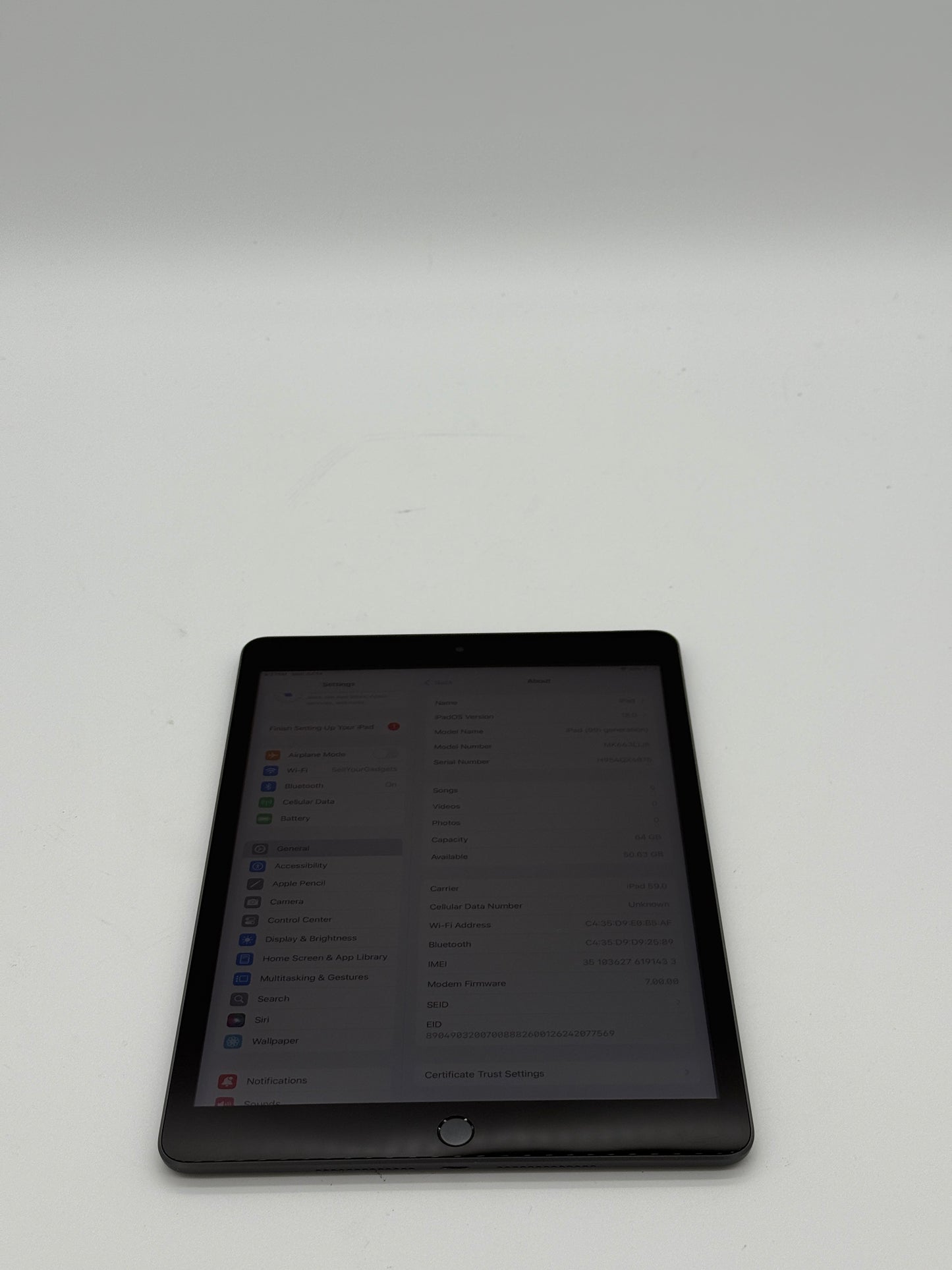 Apple iPad (9th Gen) A2603 - Space Gray - 64GB, Cellular, Unlocked - Used