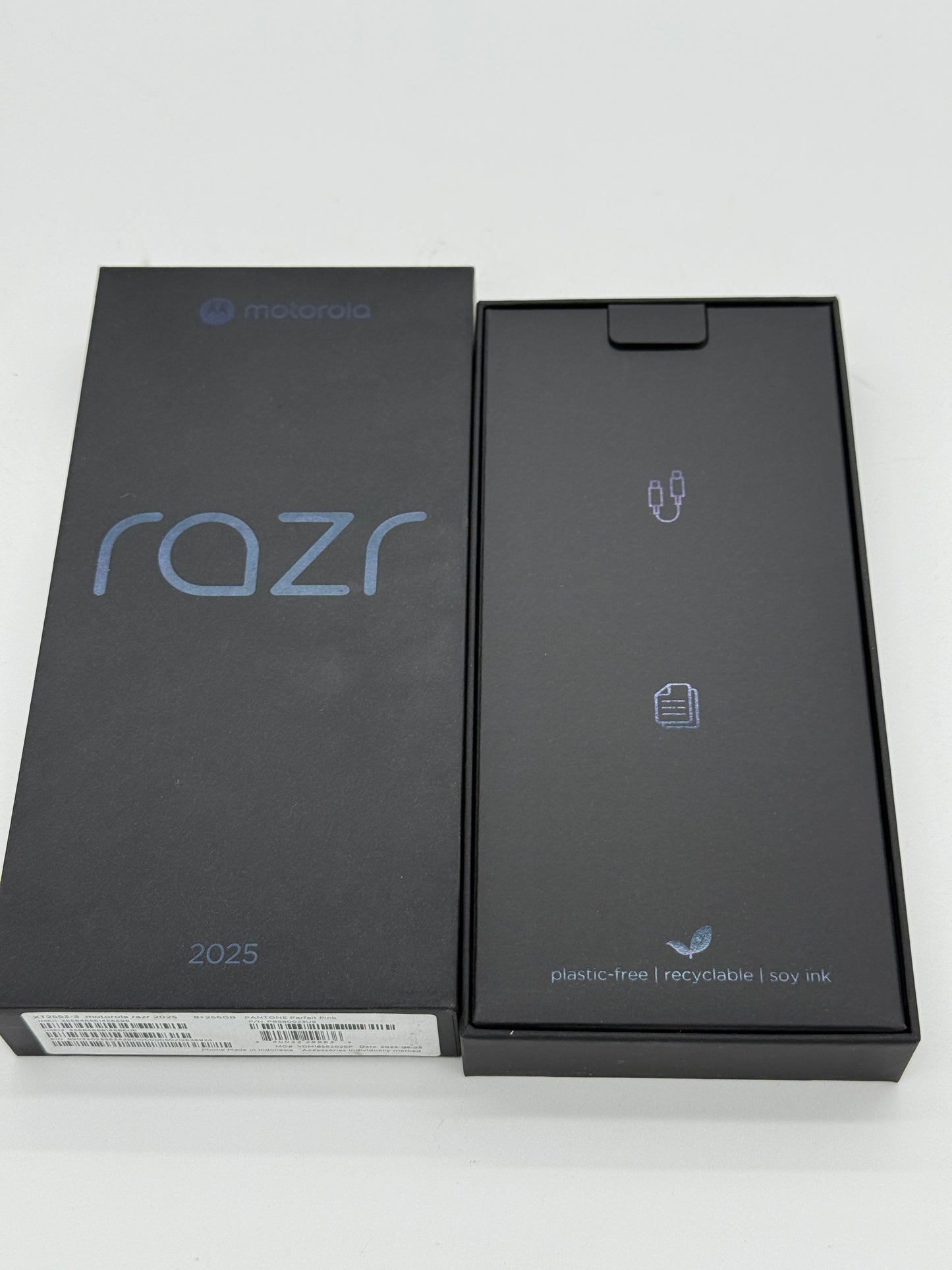 New Motorola razr 2025 (XT2553-3) Cell Phone - Pink - 256GB - Unlocked