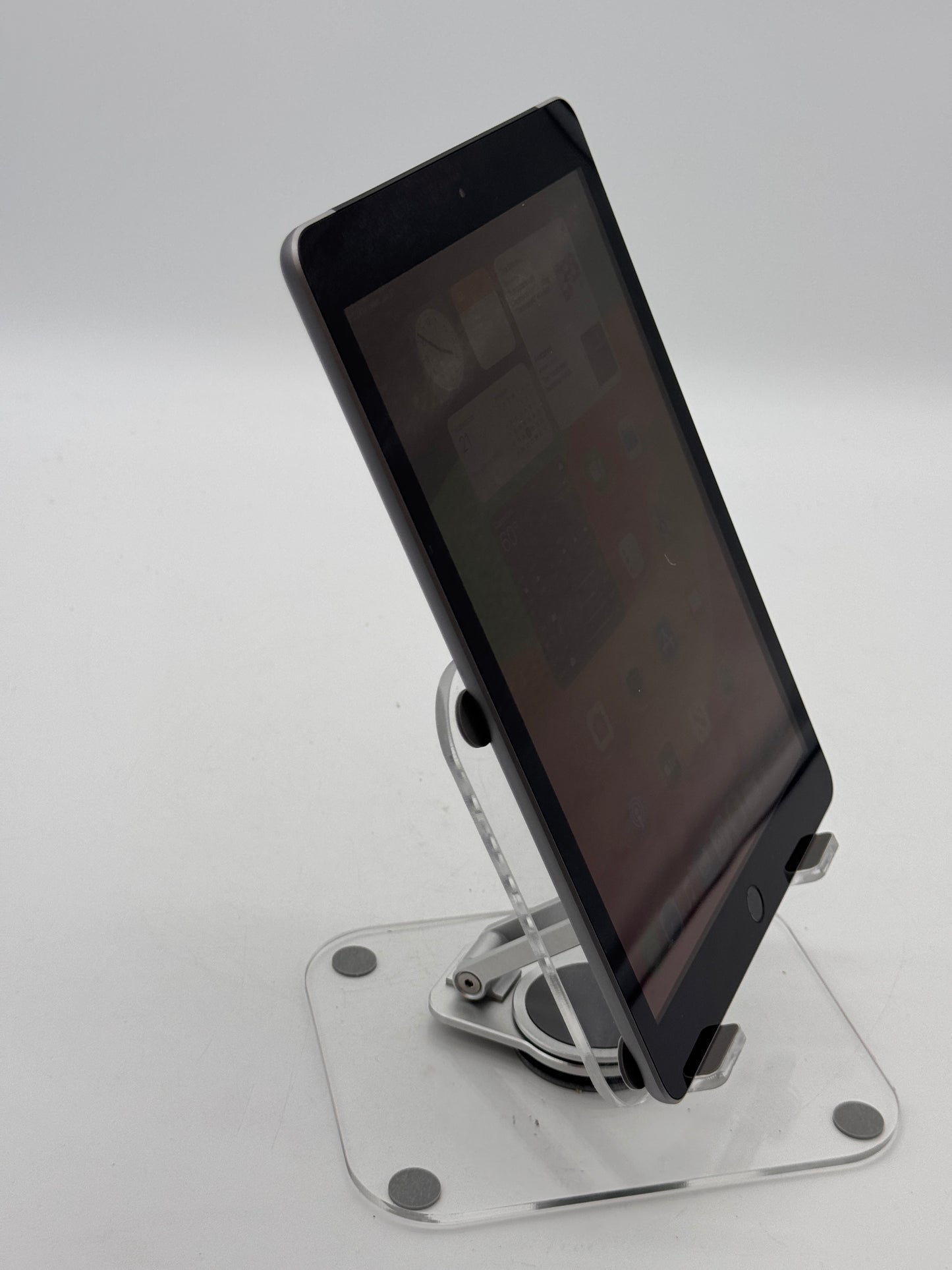 Apple iPad 6th Gen A1954 9.7 Inch Wi-Fi Only Gray