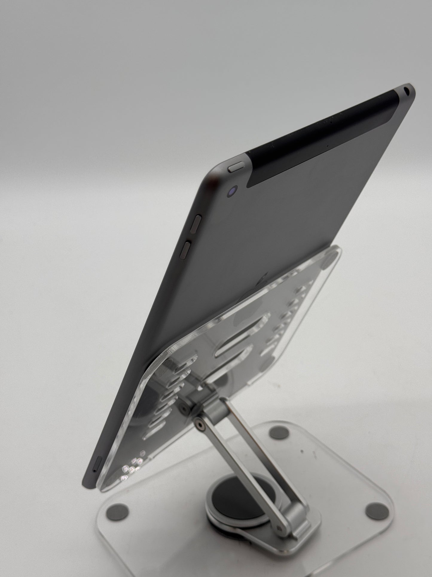 Apple iPad 6th Gen A1954 9.7 Inch Wi-Fi Only Gray