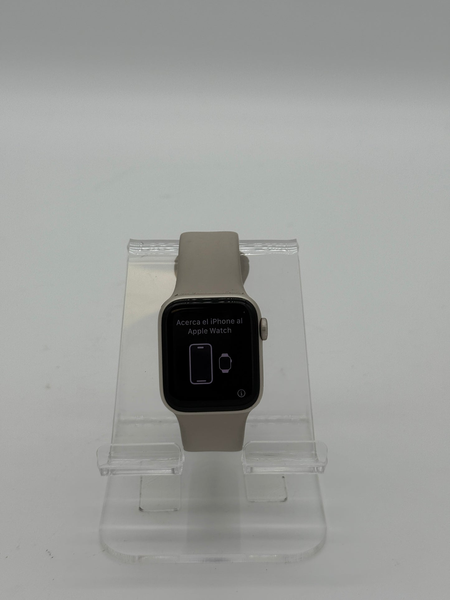 Apple Watch SE 1st Gen 40MM - Used - White - Sport Loop Band