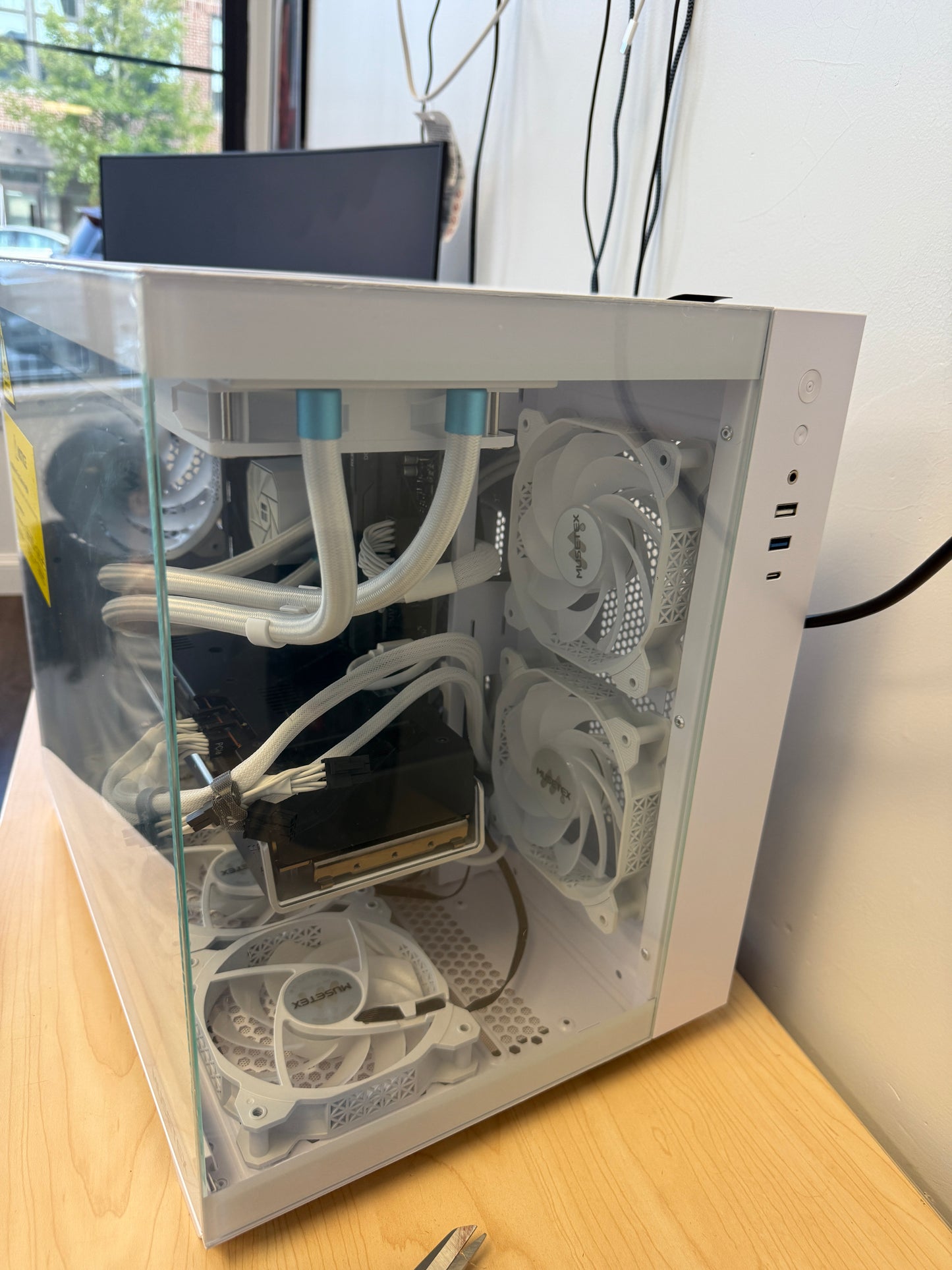 Custom Desktop PC - AMD Ryzen 7, RX 7900 XT, 32GB RAM, 1TB SSD - New Open Box 7800X3D