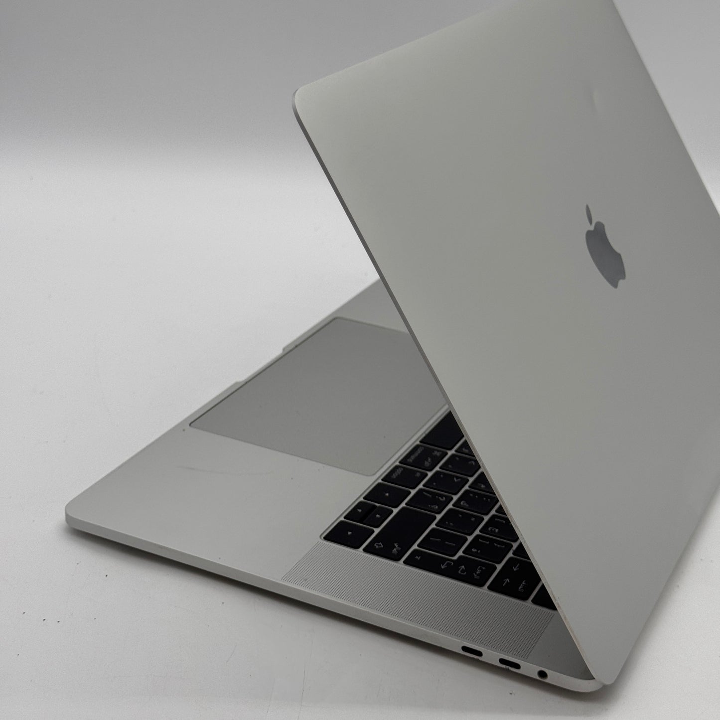 Apple MacBook Pro 15 inch A1707 2016 Core i7 16GB 256GB Gray Used
