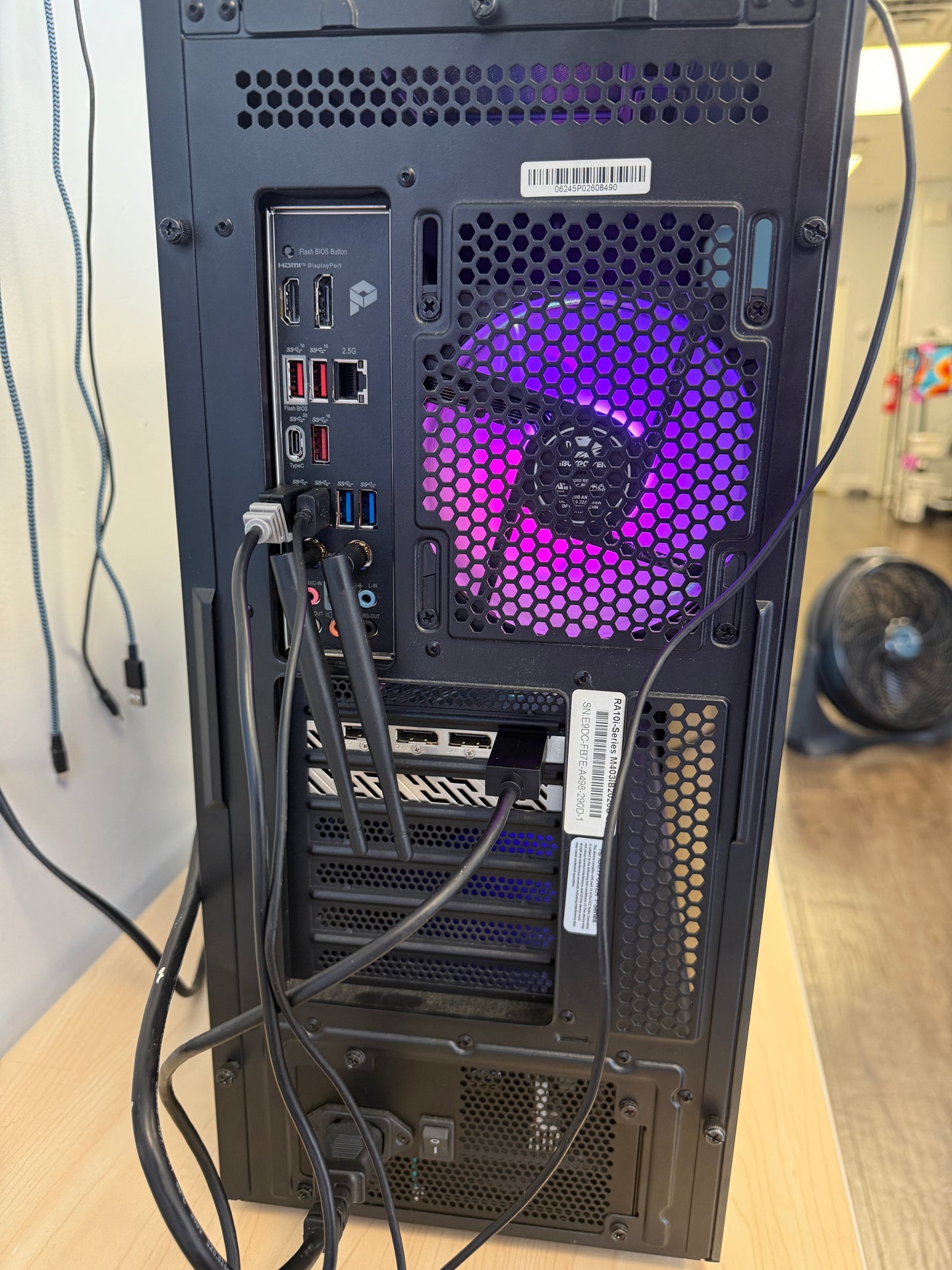 Desktop PC - AMD Ryzen 7, Radeon RX 7800 XT, 32GB RAM, Black