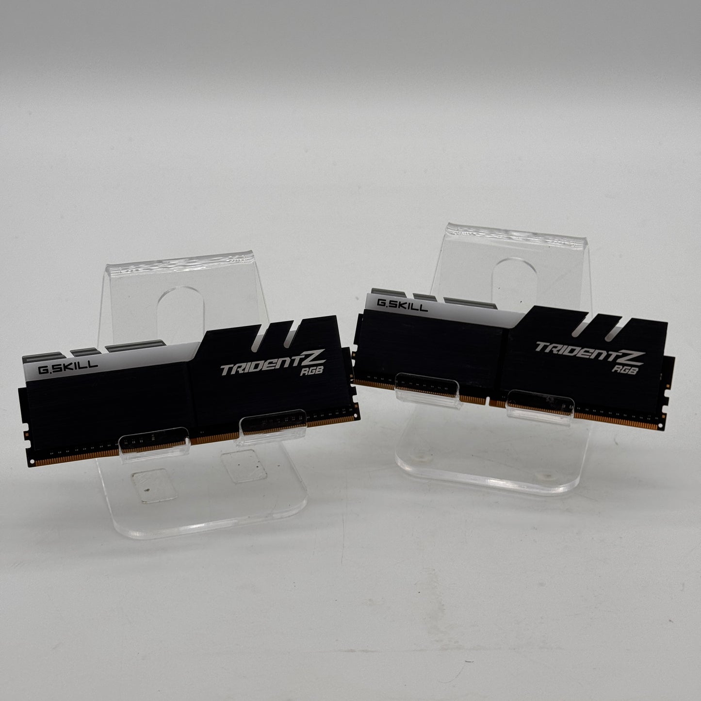 G.Skill TridentZ RGB Series 32GB (2x16GB) RAM DDR4 4000MHz F4-4000C18D-32GTZR