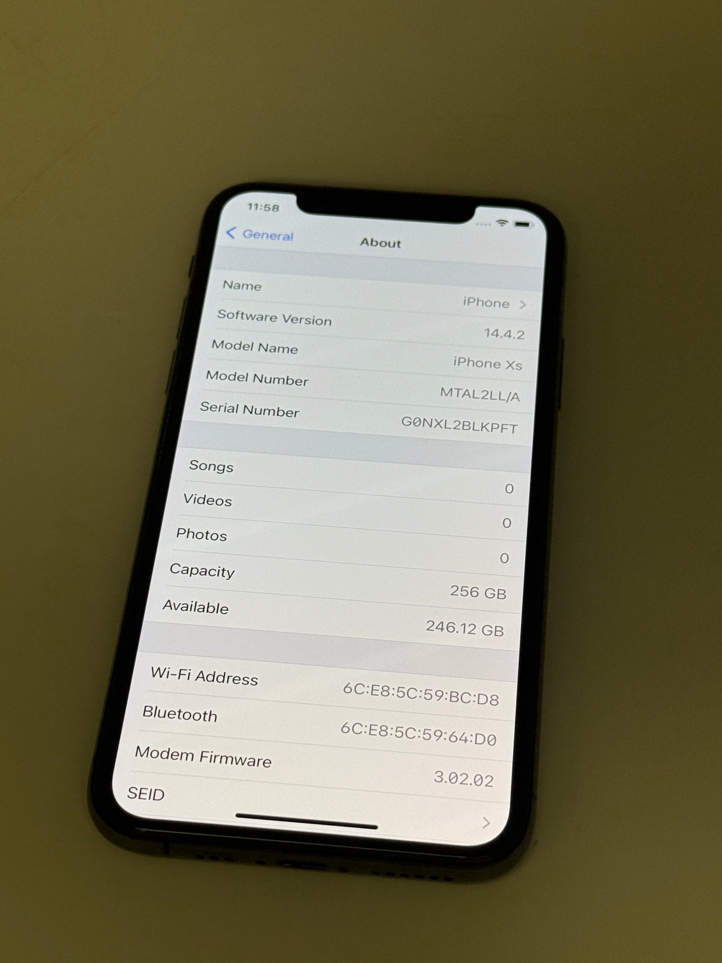 Apple iPhone XS 256GB Black Unlocked - Very Good Condition, A+