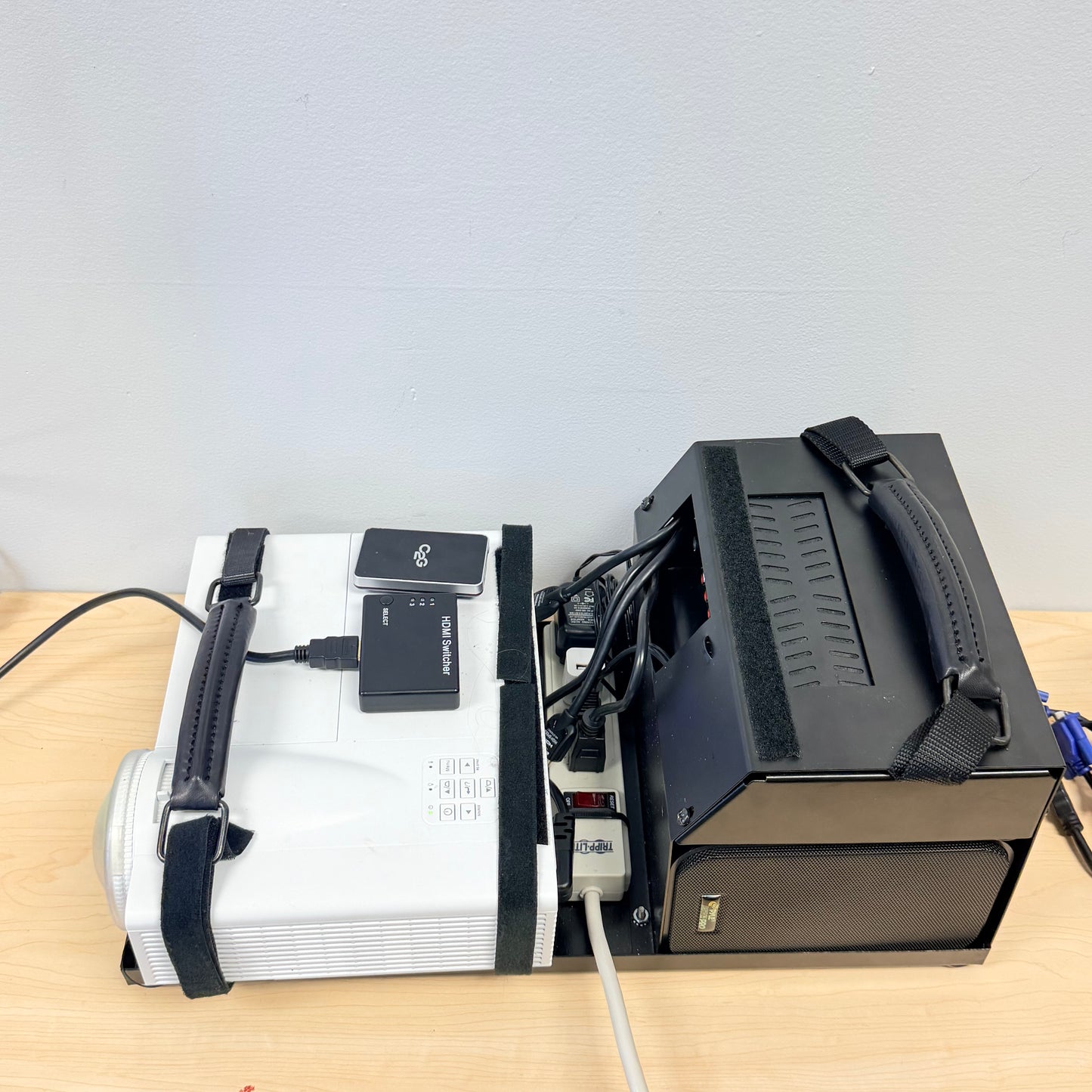Optoma GT760 Short Throw DLP Projector Home Theater w/ Amp Speaker HDMI Adapters