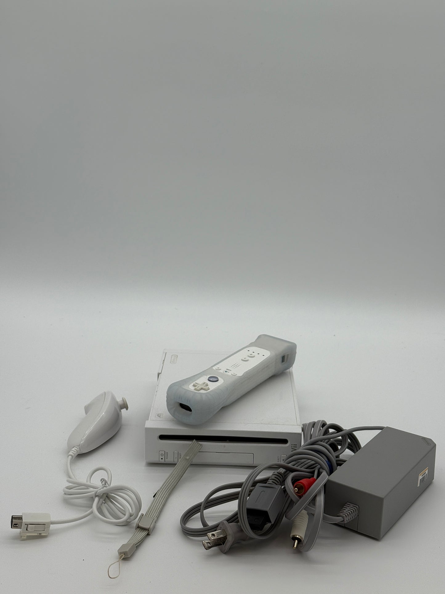 Nintendo Wii Console (RVL-001) 2006 - Used, Great Condition, 1 Joy-Con Included