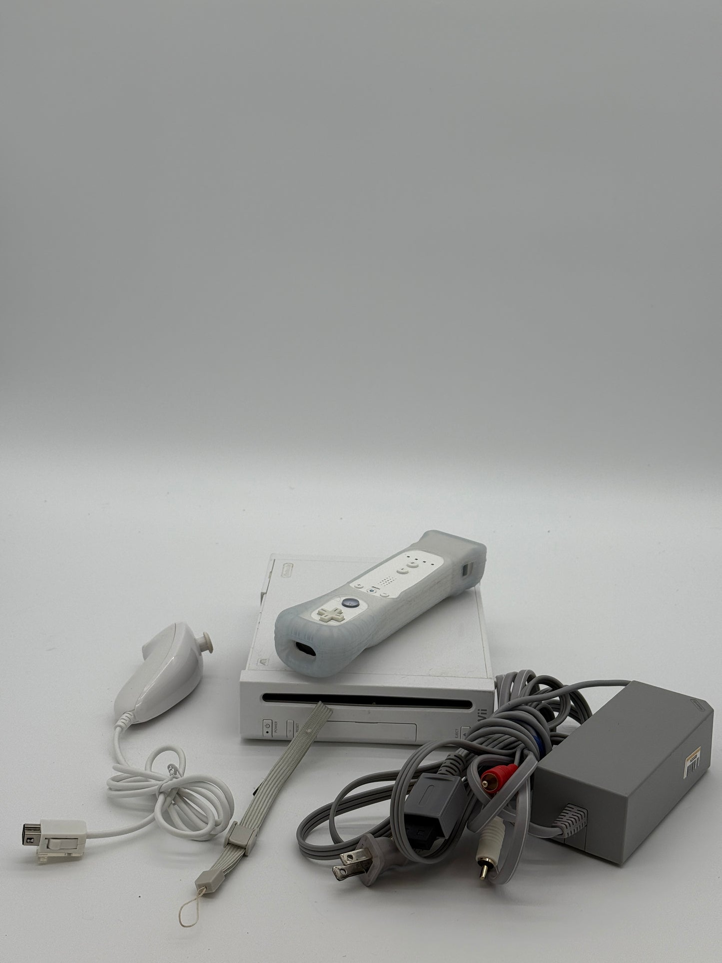 Nintendo Wii Console (RVL-001) 2006 - Used, Great Condition, 1 Joy-Con Included