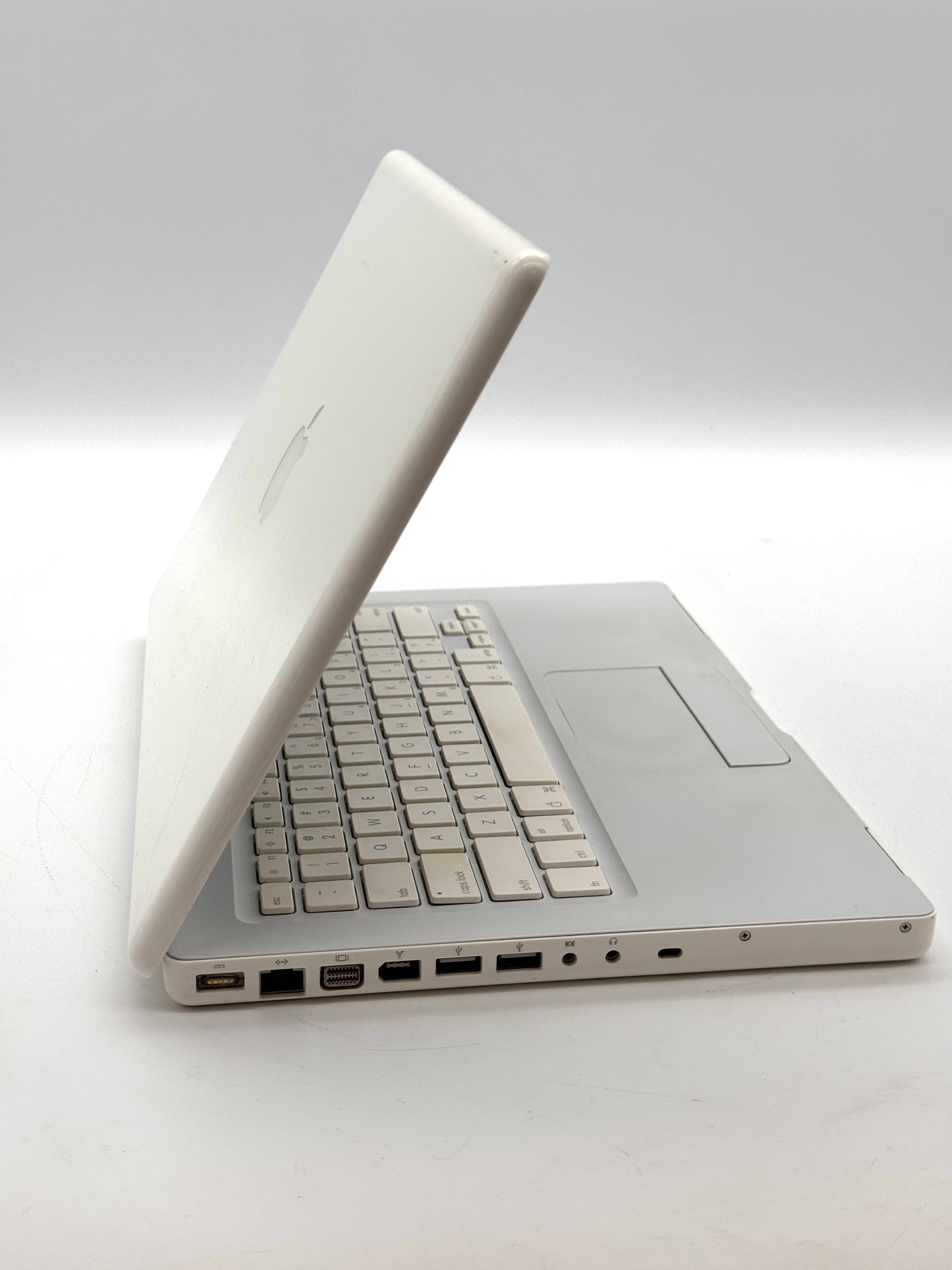 Apple MacBook 13" A1181 2008