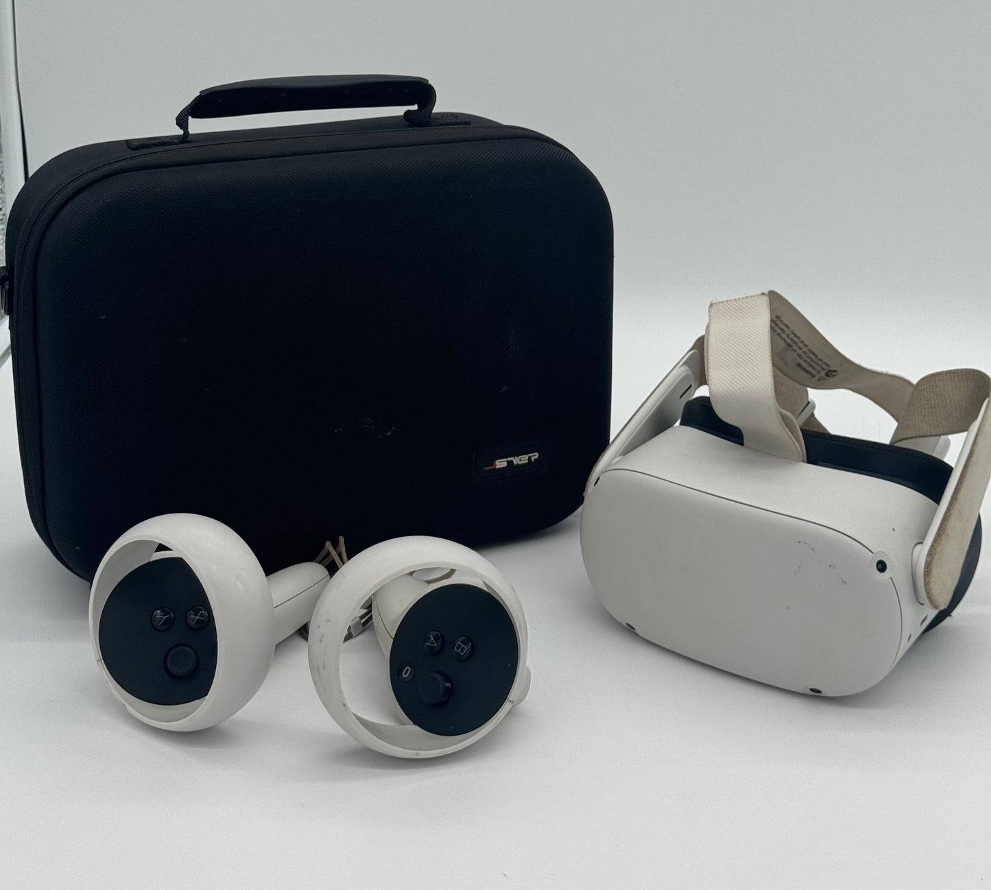 Meta Quest 2 128GB VR System / Left controller has stick drift