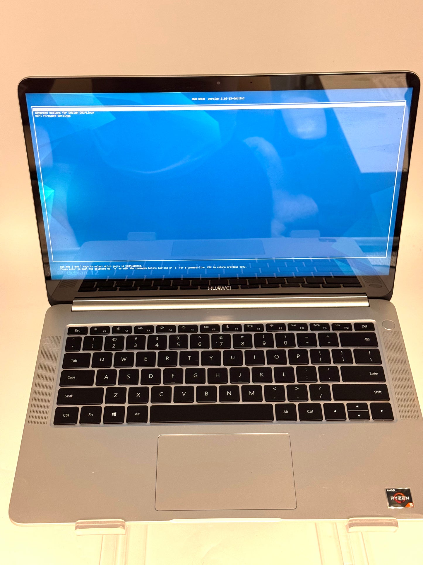 MateBook D Laptop AMD Ryzen 5 8GB RAM 256GB SSD