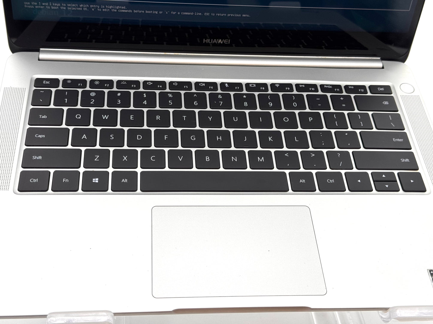 MateBook D Laptop AMD Ryzen 5 8GB RAM 256GB SSD
