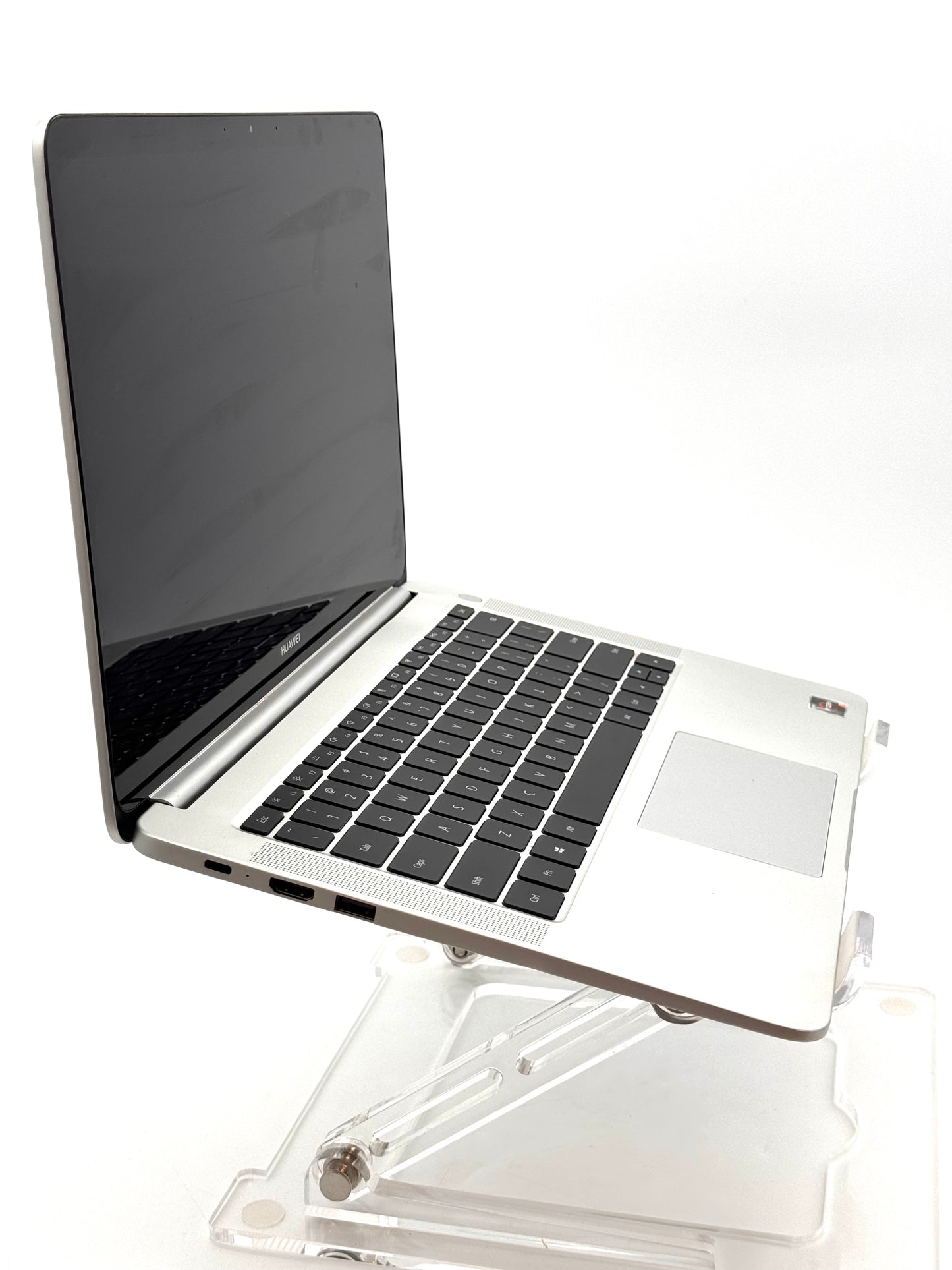 MateBook D Laptop AMD Ryzen 5 8GB RAM 256GB SSD