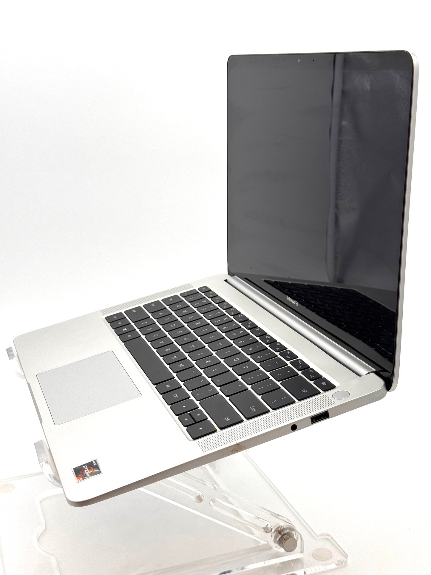 MateBook D Laptop AMD Ryzen 5 8GB RAM 256GB SSD