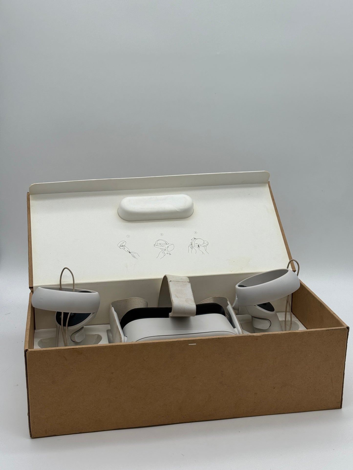 Oculus Quest 2 VR Headset - 128GB, White, Used