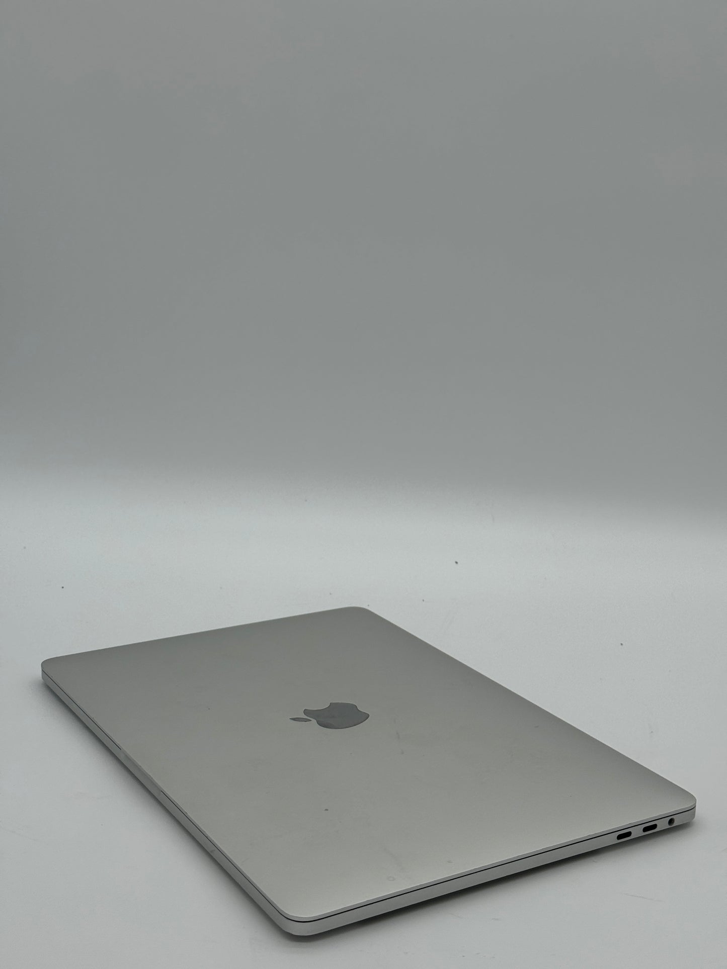 Apple MacBook Pro A1706 - Broken