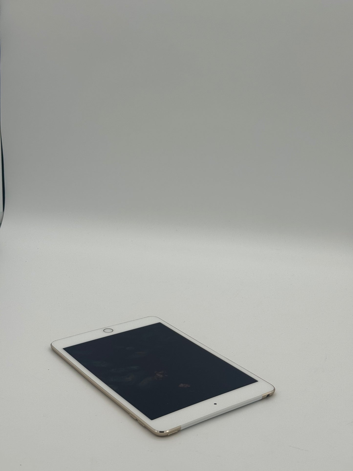 Apple iPad Mini 4th Gen A1550 - Gold - 32GB - Used (Parts Only)